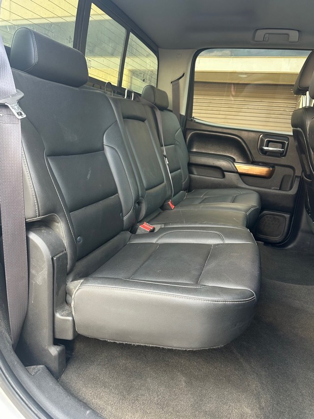 Chevrolet Silverado 3500HD Vehicle Full-screen Gallery Image 10