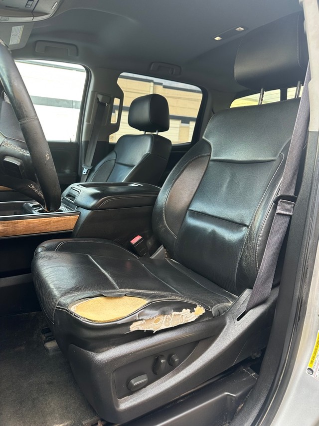 Chevrolet Silverado 3500HD Vehicle Full-screen Gallery Image 13