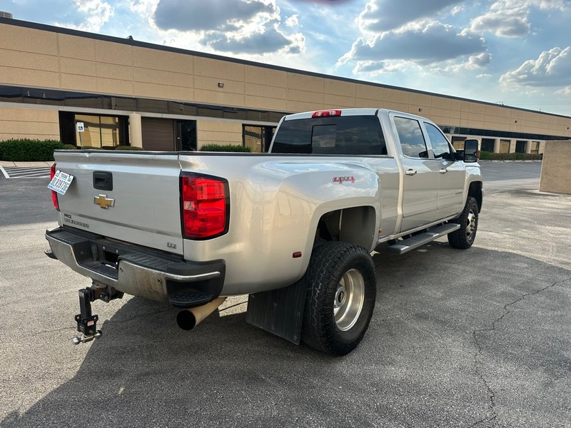 Chevrolet Silverado 3500HD Vehicle Full-screen Gallery Image 4
