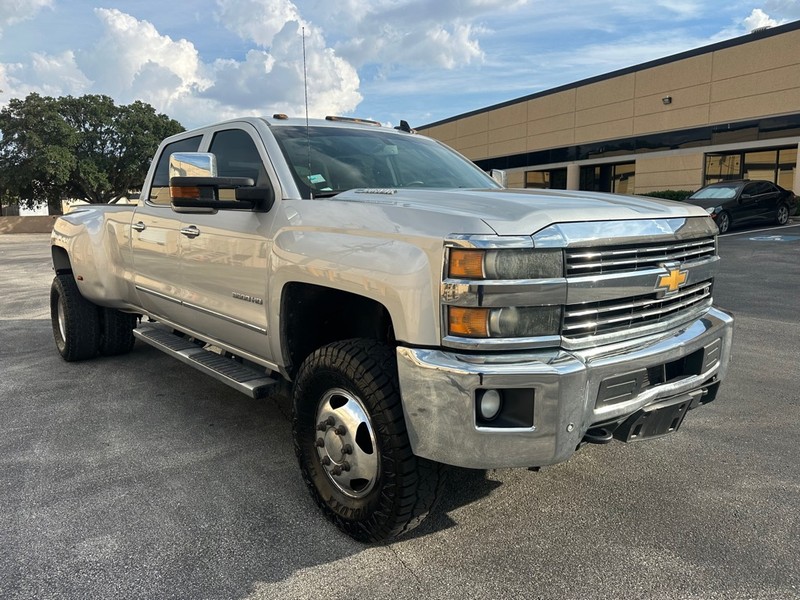 Chevrolet Silverado 3500HD Vehicle Full-screen Gallery Image 6