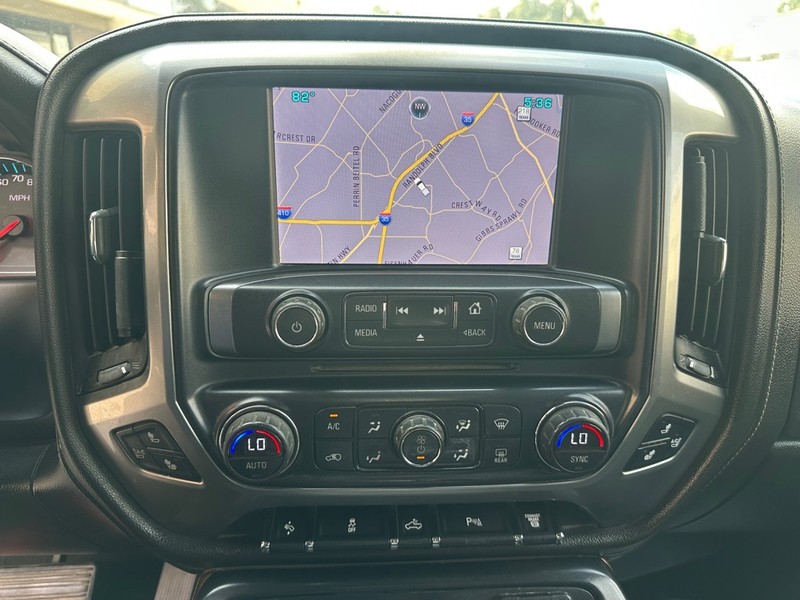 Chevrolet Silverado 3500HD Vehicle Full-screen Gallery Image 15
