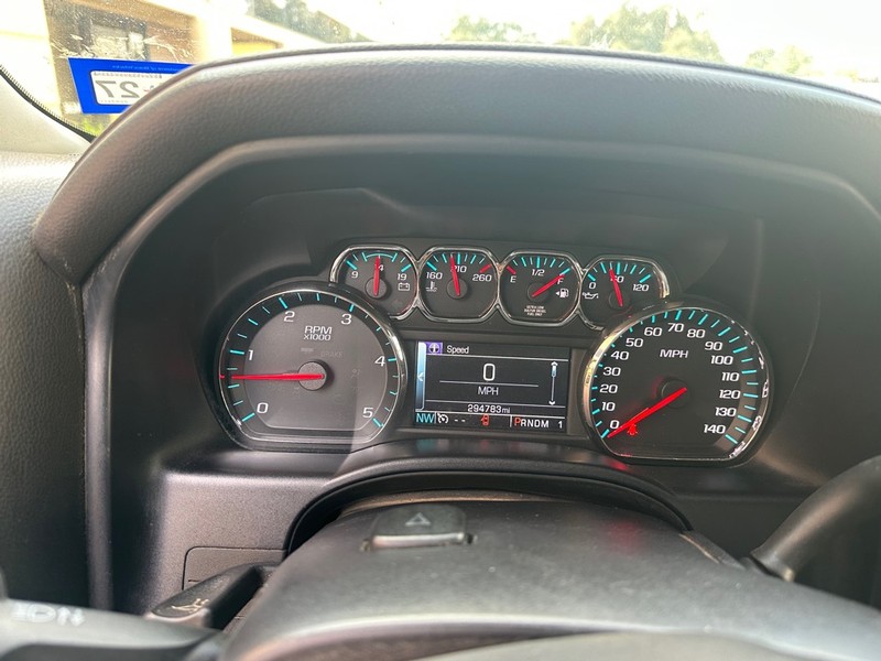 Chevrolet Silverado 3500HD Vehicle Full-screen Gallery Image 16