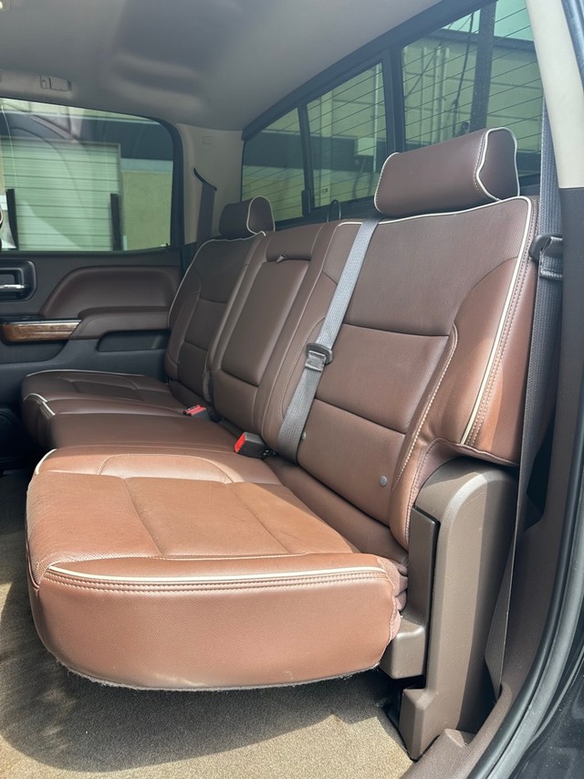 Chevrolet Silverado 2500HD Vehicle Full-screen Gallery Image 10