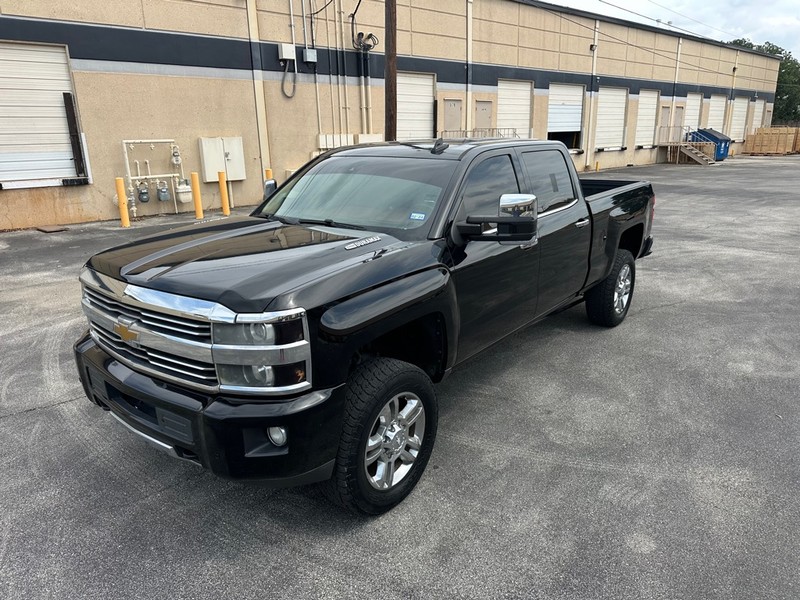 Chevrolet Silverado 2500HD Vehicle Full-screen Gallery Image 2
