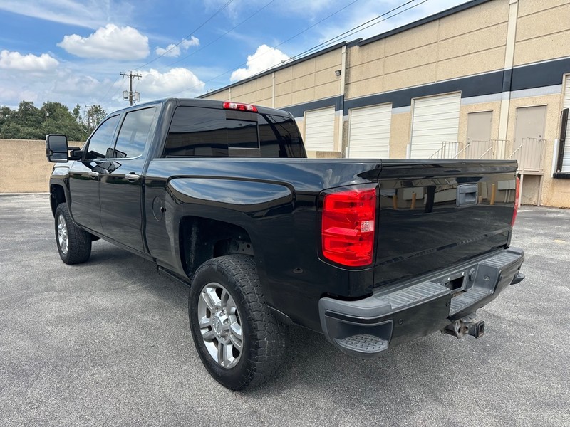 Chevrolet Silverado 2500HD Vehicle Full-screen Gallery Image 4