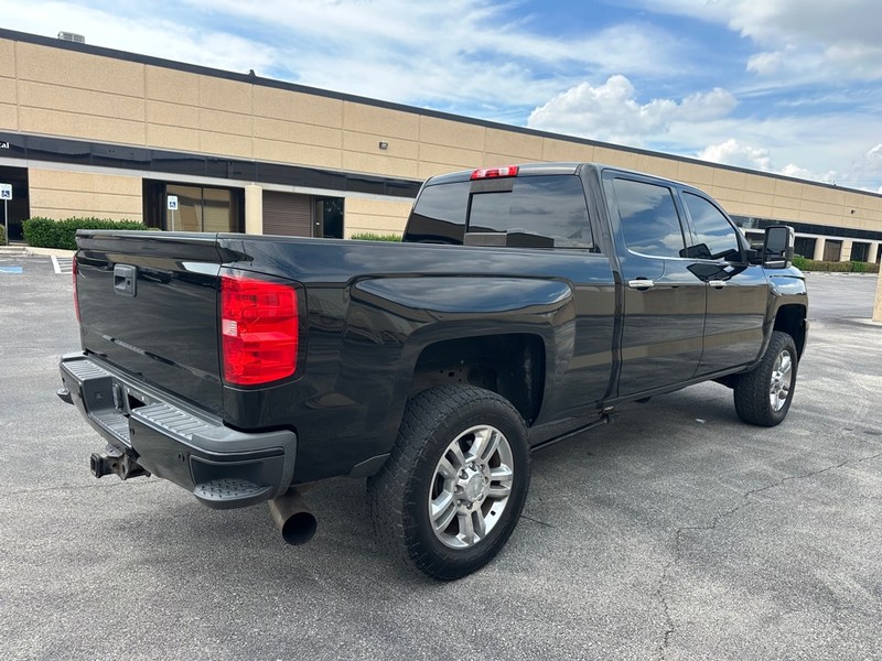 Chevrolet Silverado 2500HD Vehicle Full-screen Gallery Image 5