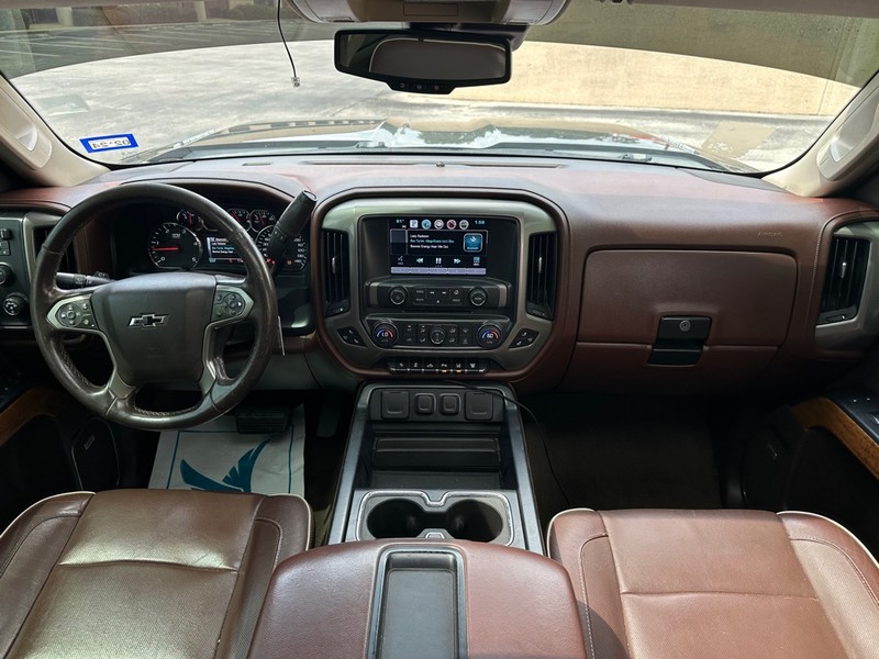 Chevrolet Silverado 2500HD Vehicle Full-screen Gallery Image 14