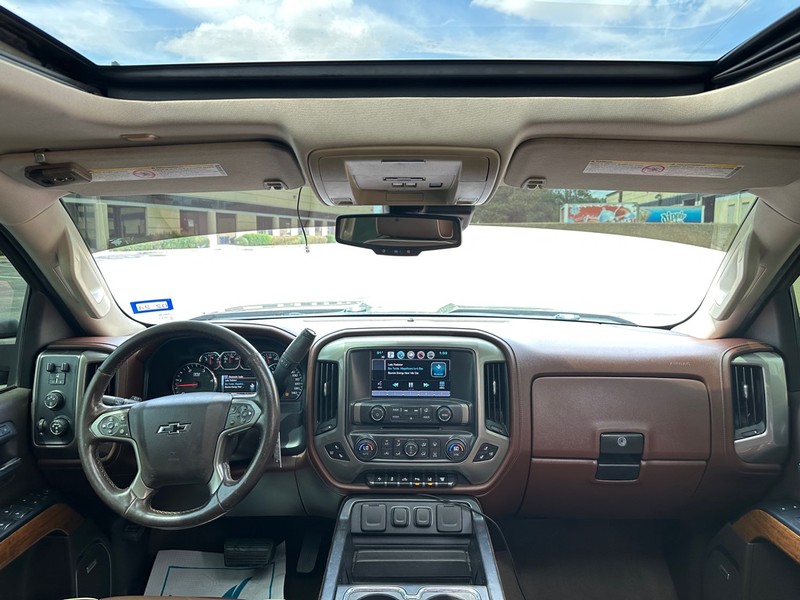 Chevrolet Silverado 2500HD Vehicle Full-screen Gallery Image 15