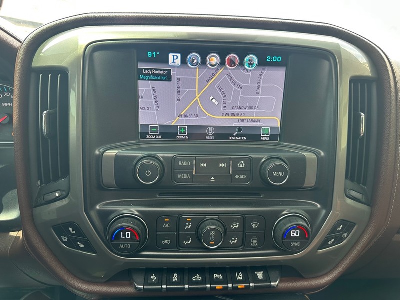 Chevrolet Silverado 2500HD Vehicle Full-screen Gallery Image 20