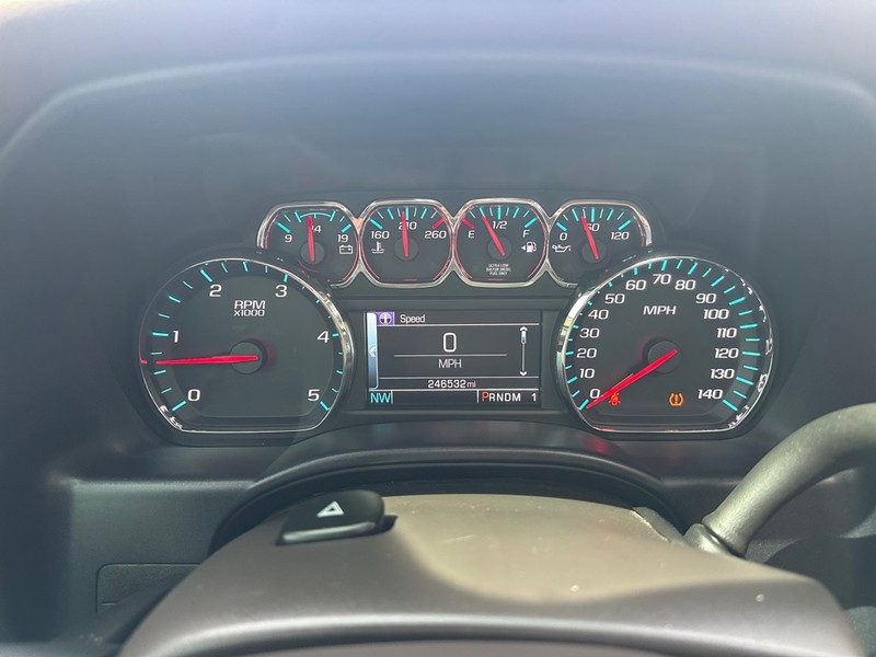 Chevrolet Silverado 2500HD Vehicle Full-screen Gallery Image 21