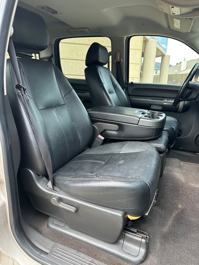 GMC Sierra 1500 Vehicle Full-screen Gallery Image 09
