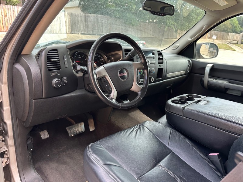 GMC Sierra 1500 Vehicle Full-screen Gallery Image 12