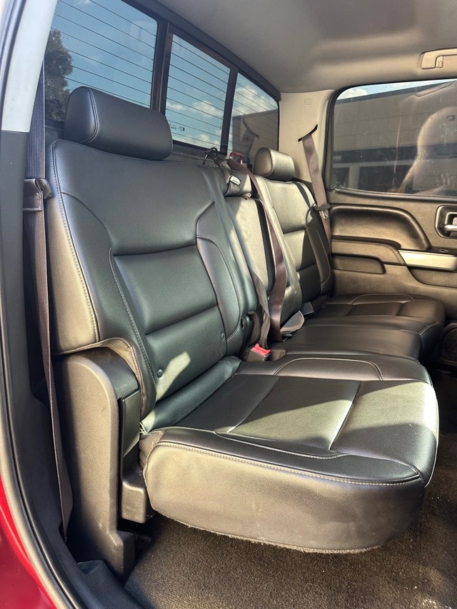Chevrolet Silverado 2500HD Vehicle Full-screen Gallery Image 10