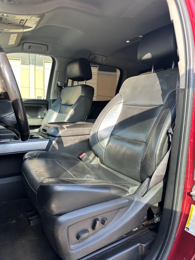 Chevrolet Silverado 2500HD Vehicle Full-screen Gallery Image 14