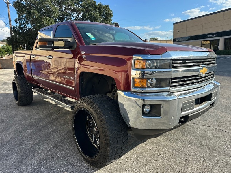 Chevrolet Silverado 2500HD Vehicle Full-screen Gallery Image 6