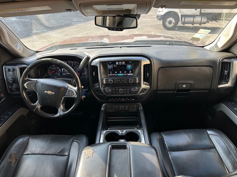 Chevrolet Silverado 2500HD Vehicle Full-screen Gallery Image 11