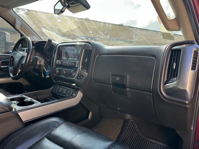 Chevrolet Silverado 2500HD Vehicle Full-screen Gallery Image 13