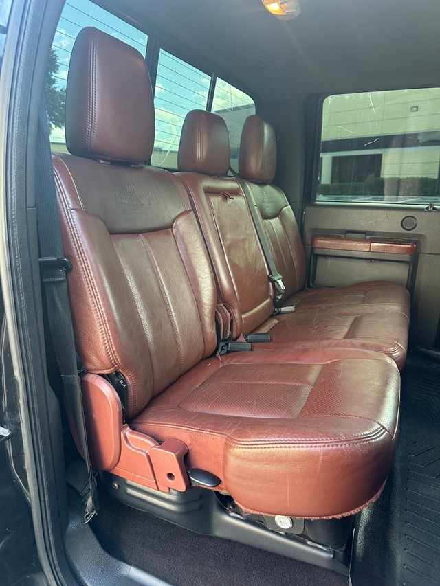 Ford Super Duty F-350 DRW Vehicle Full-screen Gallery Image 11