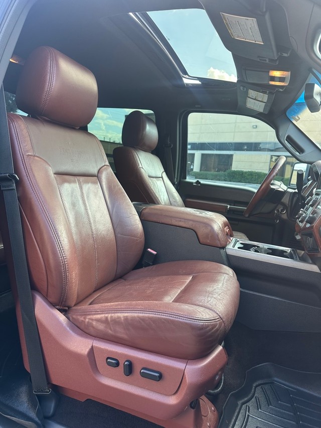 Ford Super Duty F-350 DRW Vehicle Full-screen Gallery Image 14
