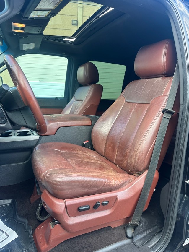 Ford Super Duty F-350 DRW Vehicle Full-screen Gallery Image 16
