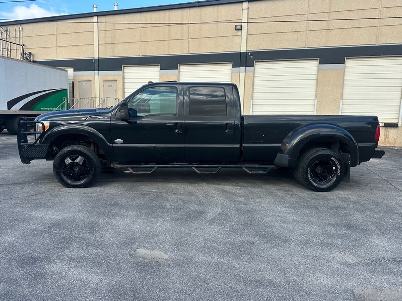 Ford Super Duty F-350 DRW Vehicle Full-screen Gallery Image 3