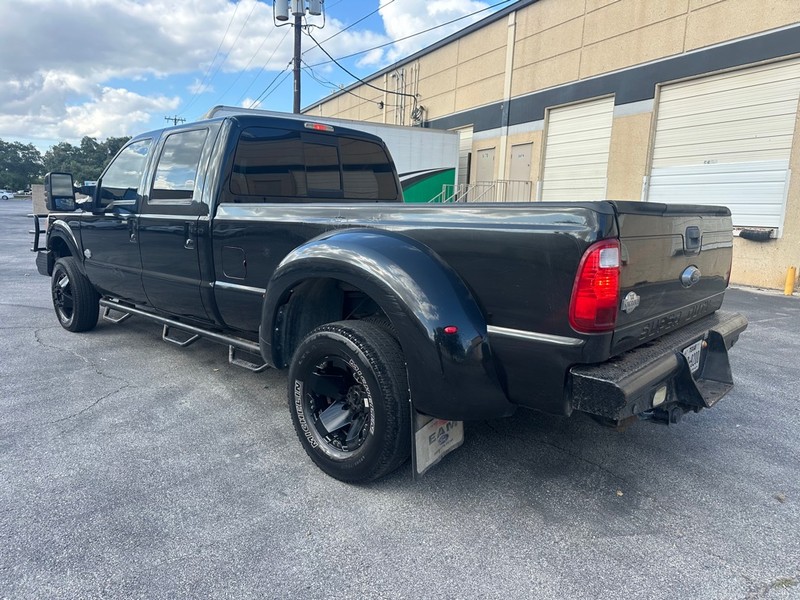 Ford Super Duty F-350 DRW Vehicle Full-screen Gallery Image 4