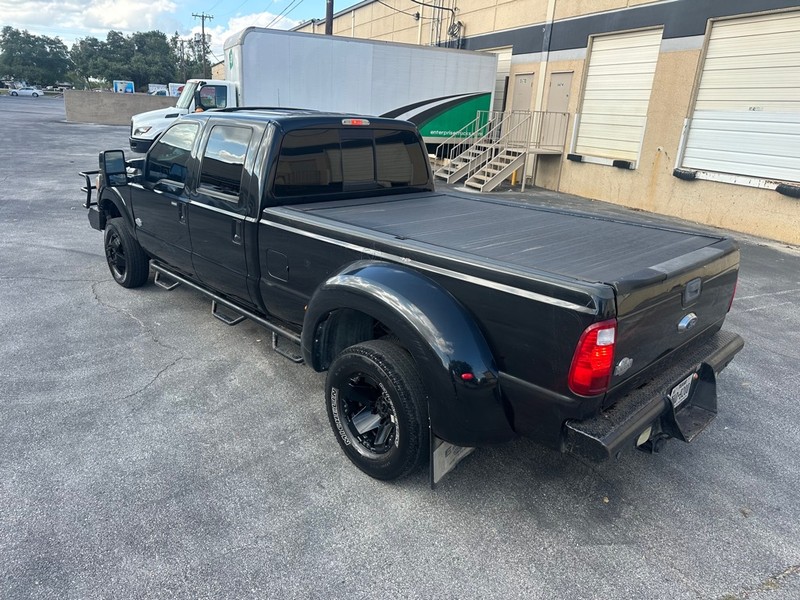 Ford Super Duty F-350 DRW Vehicle Full-screen Gallery Image 5