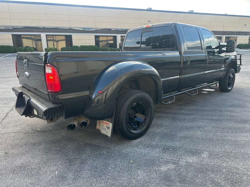 Ford Super Duty F-350 DRW Vehicle Full-screen Gallery Image 6