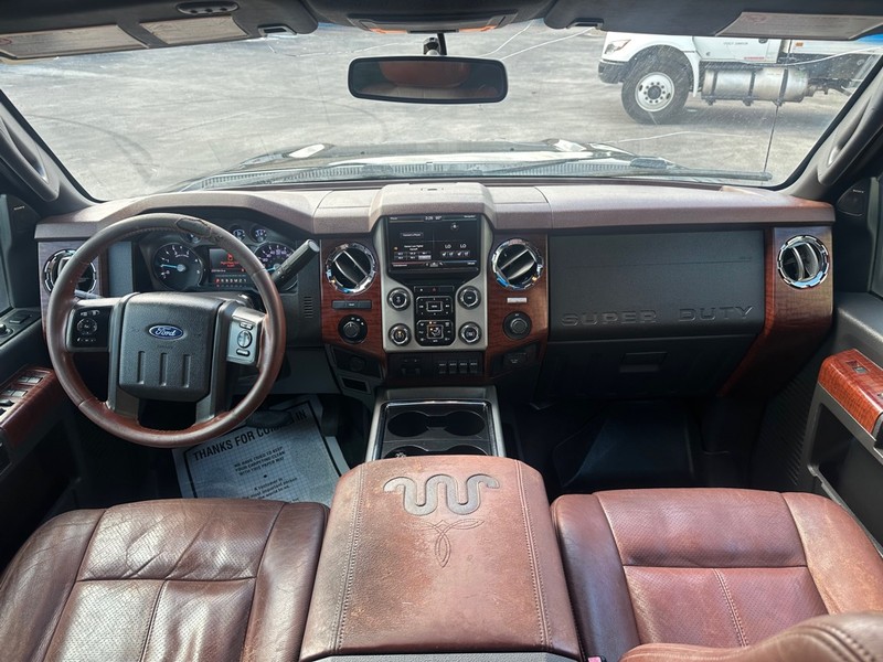 Ford Super Duty F-350 DRW Vehicle Full-screen Gallery Image 12