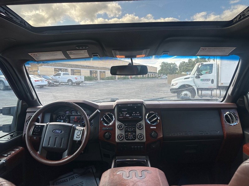 Ford Super Duty F-350 DRW Vehicle Full-screen Gallery Image 13