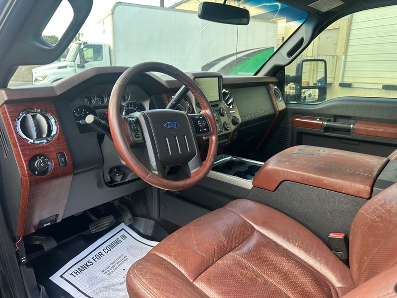 Ford Super Duty F-350 DRW Vehicle Full-screen Gallery Image 17