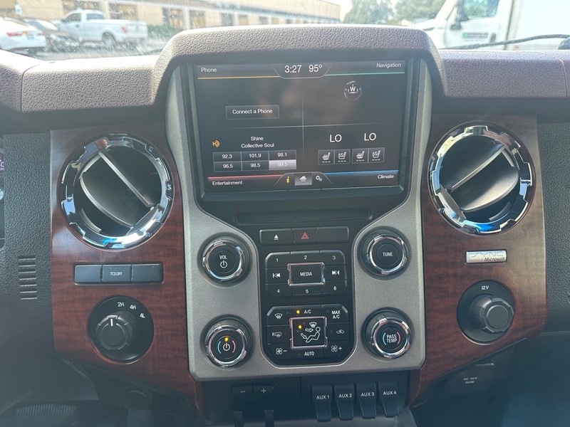 Ford Super Duty F-350 DRW Vehicle Full-screen Gallery Image 18