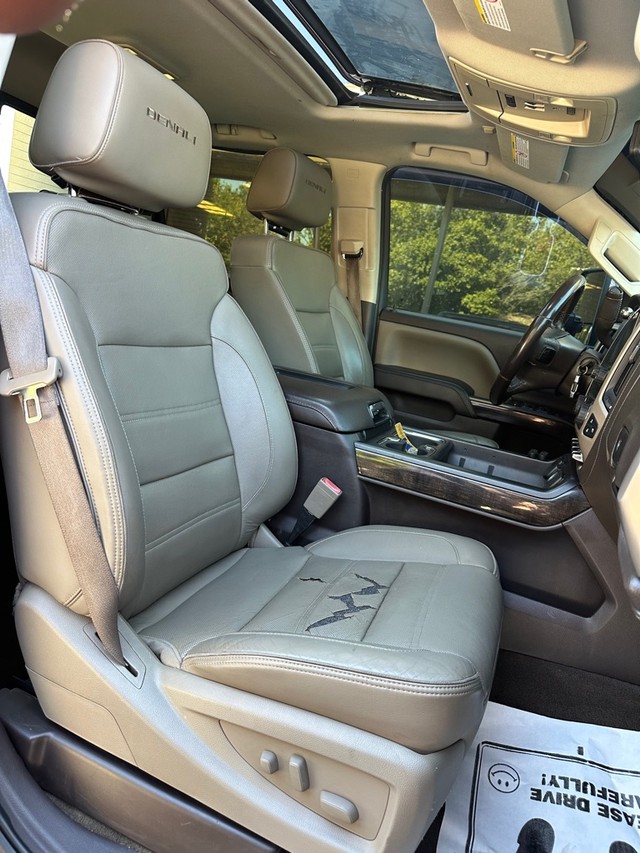 GMC Sierra 2500HD Vehicle Full-screen Gallery Image 12
