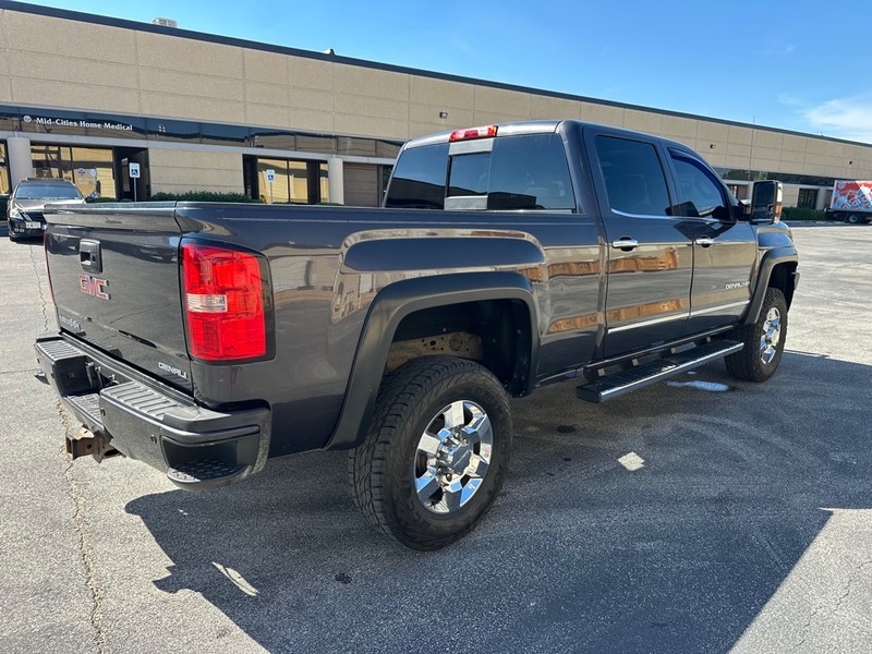 GMC Sierra 2500HD Vehicle Full-screen Gallery Image 05