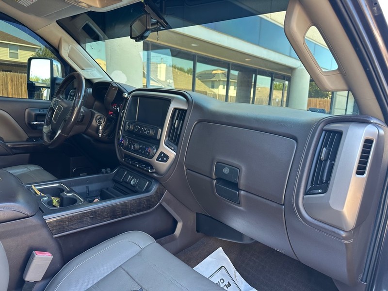 GMC Sierra 2500HD Vehicle Full-screen Gallery Image 13
