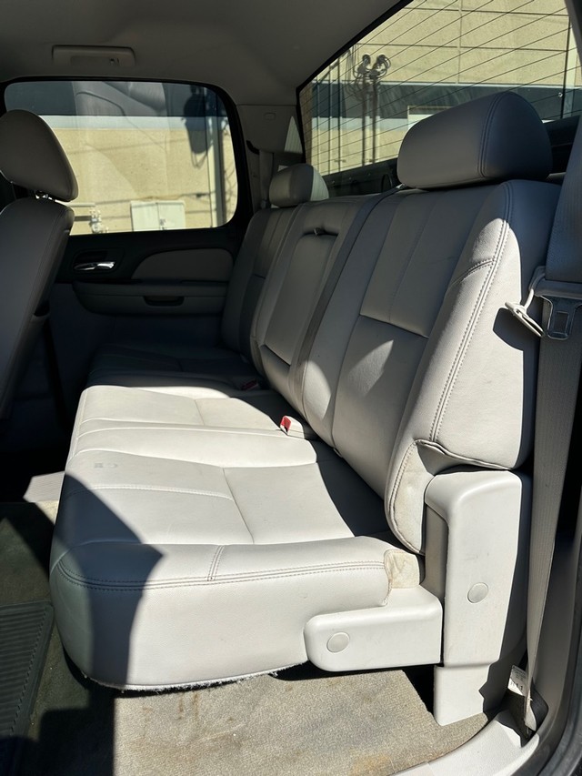 GMC Sierra 2500HD Vehicle Full-screen Gallery Image 07