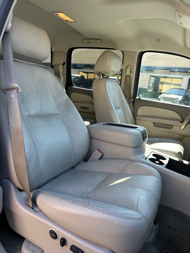 GMC Sierra 2500HD Vehicle Full-screen Gallery Image 10