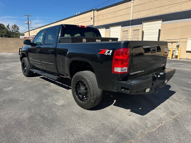 GMC Sierra 2500HD Vehicle Full-screen Gallery Image 03