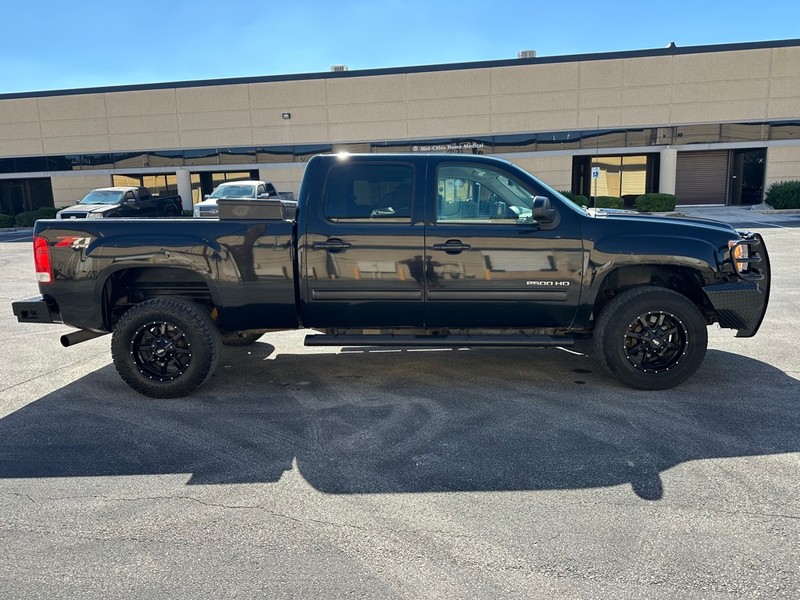 GMC Sierra 2500HD Vehicle Full-screen Gallery Image 05