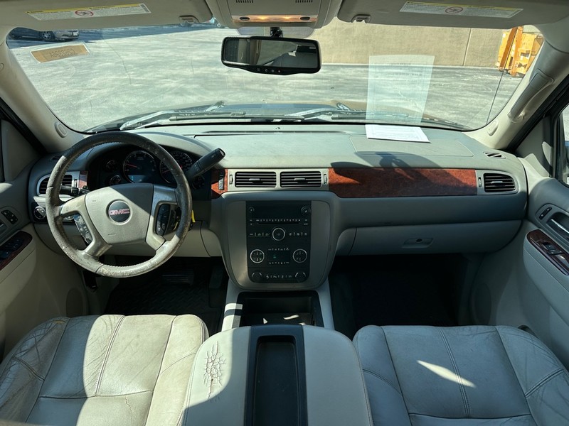 GMC Sierra 2500HD Vehicle Full-screen Gallery Image 09
