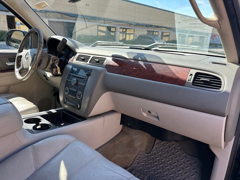 GMC Sierra 2500HD Vehicle Full-screen Gallery Image 11