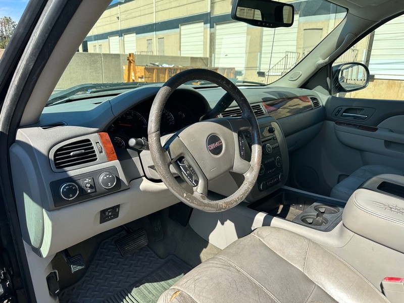 GMC Sierra 2500HD Vehicle Full-screen Gallery Image 13