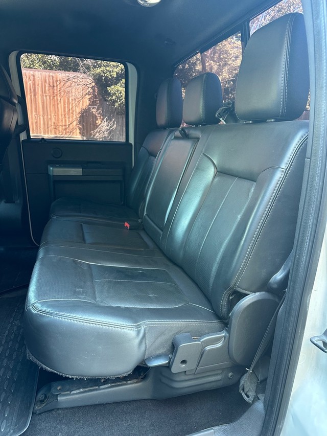 Ford Super Duty F-250 SRW Vehicle Full-screen Gallery Image 09