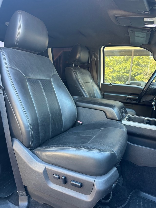 Ford Super Duty F-250 SRW Vehicle Full-screen Gallery Image 12