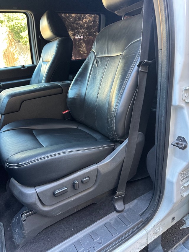 Ford Super Duty F-250 SRW Vehicle Full-screen Gallery Image 14