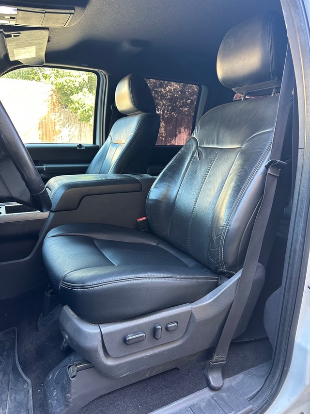 Ford Super Duty F-250 SRW Vehicle Full-screen Gallery Image 15