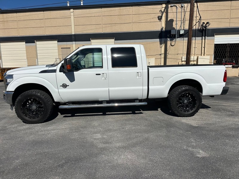 Ford Super Duty F-250 SRW Vehicle Full-screen Gallery Image 02