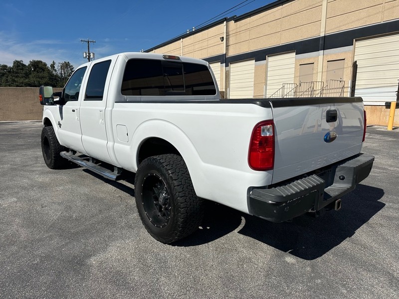 Ford Super Duty F-250 SRW Vehicle Full-screen Gallery Image 03