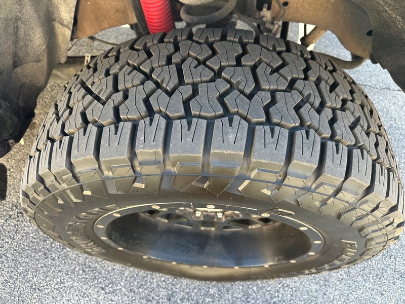 Ford Super Duty F-250 SRW Vehicle Full-screen Gallery Image 07