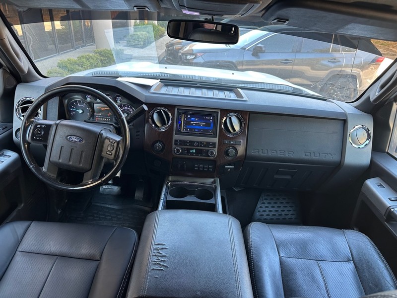 Ford Super Duty F-250 SRW Vehicle Full-screen Gallery Image 11